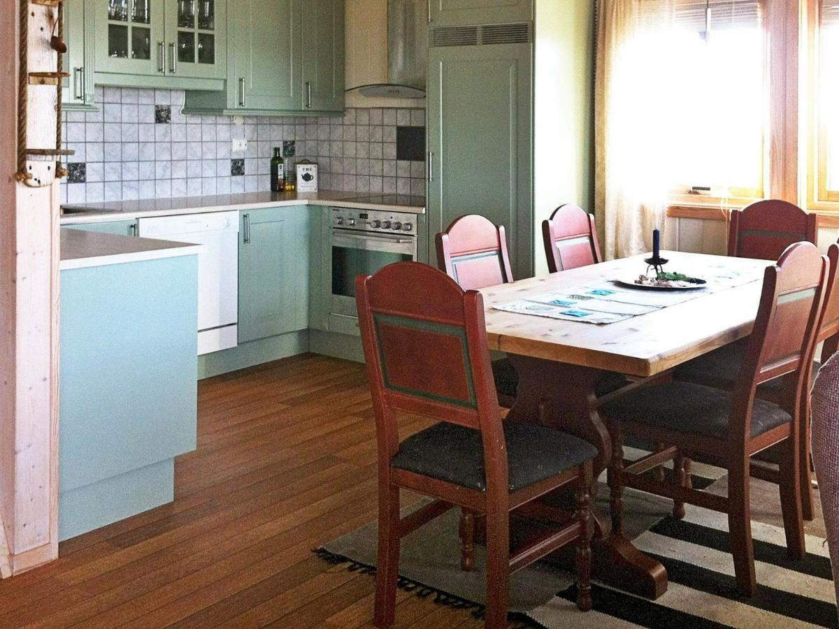 Three-Bedroom Holiday Home In Dyrvik Tuvnes Zimmer foto